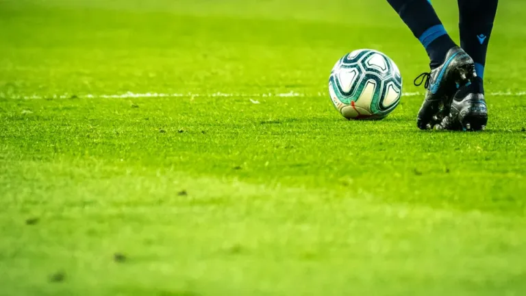 مشاهدة دوري أبطال أفريقيا على الشاشة الذكية بجودة عالية — دليل ليلة المباراة
